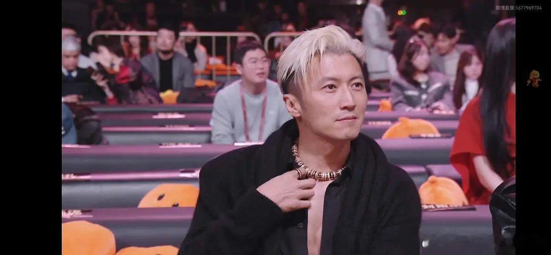 厨子又是素颜么？据说他好像从不化妆 