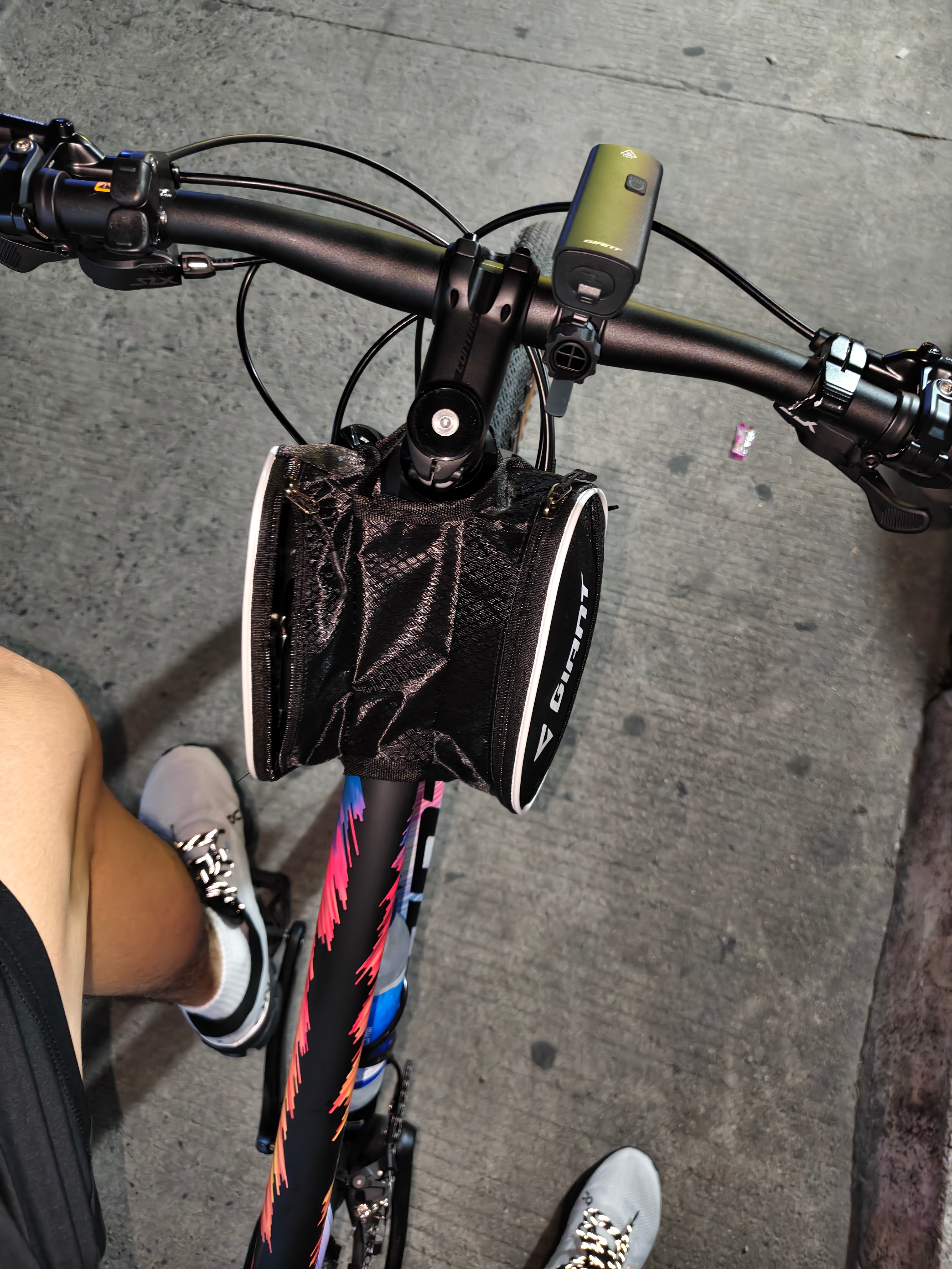 突然明白自己为啥是瘦子了胖那会晚上特别想吃东西，尤其是零食，每晚必定夜宵[允悲]