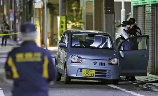 当地时间28日下午，日本东京都葛饰区发生一起抢劫案。3名劫匪用催泪喷雾喷射4人，