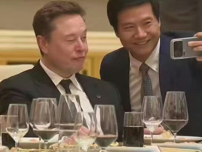 雷军马斯克合影 雷总还是有排面。