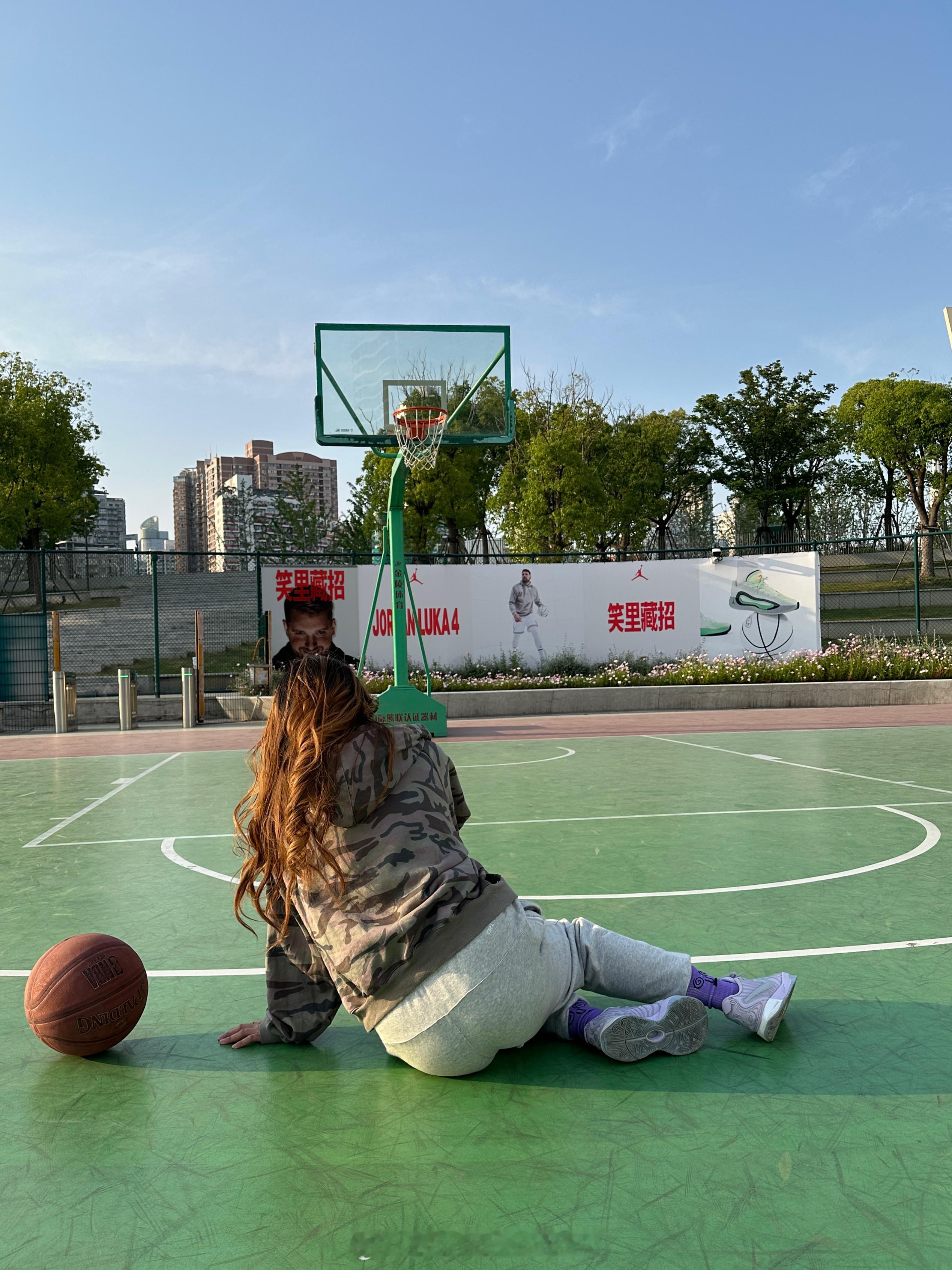 可恶！又是空篮三不沾～  ​​​