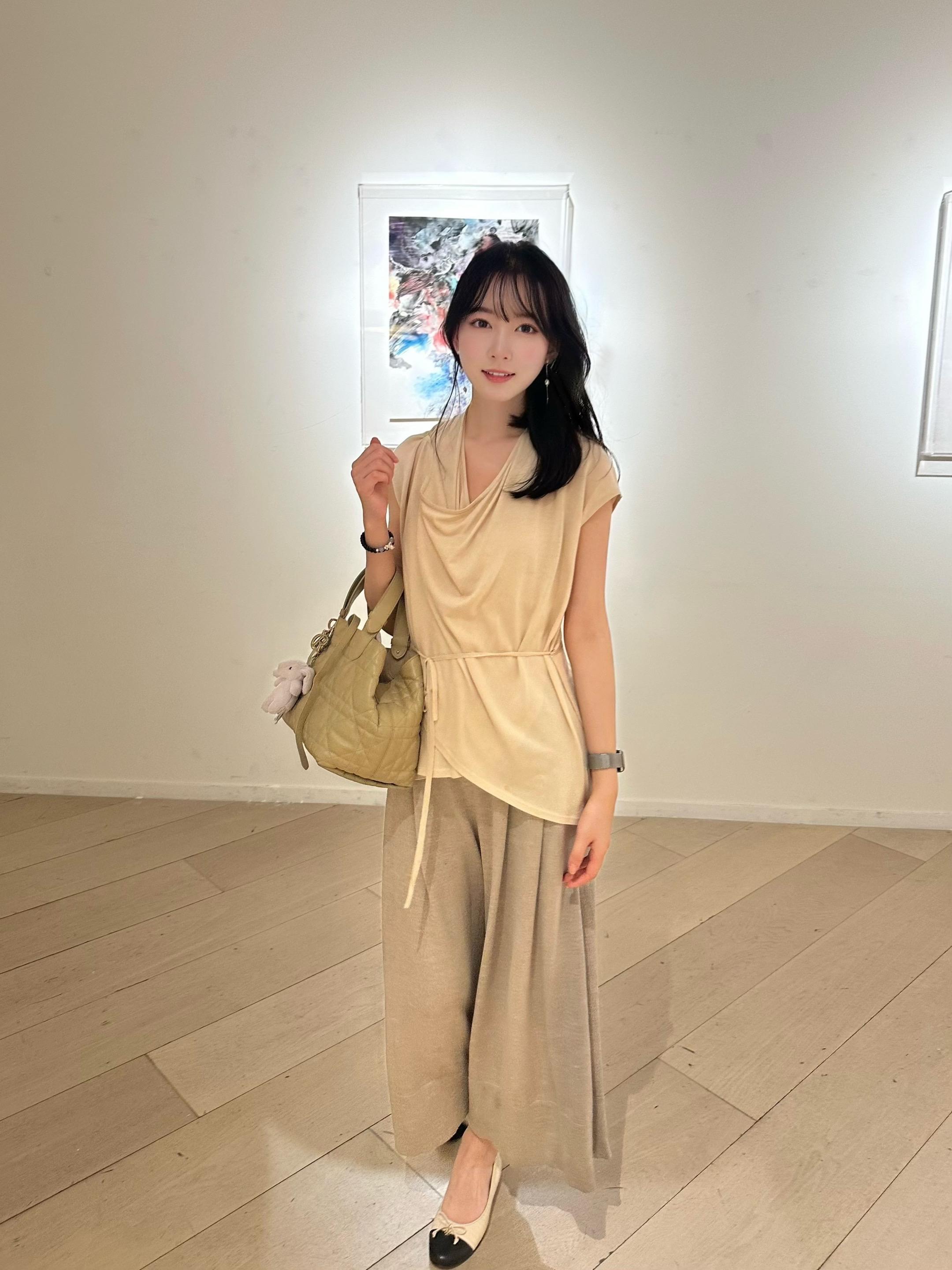 轻熟女。
