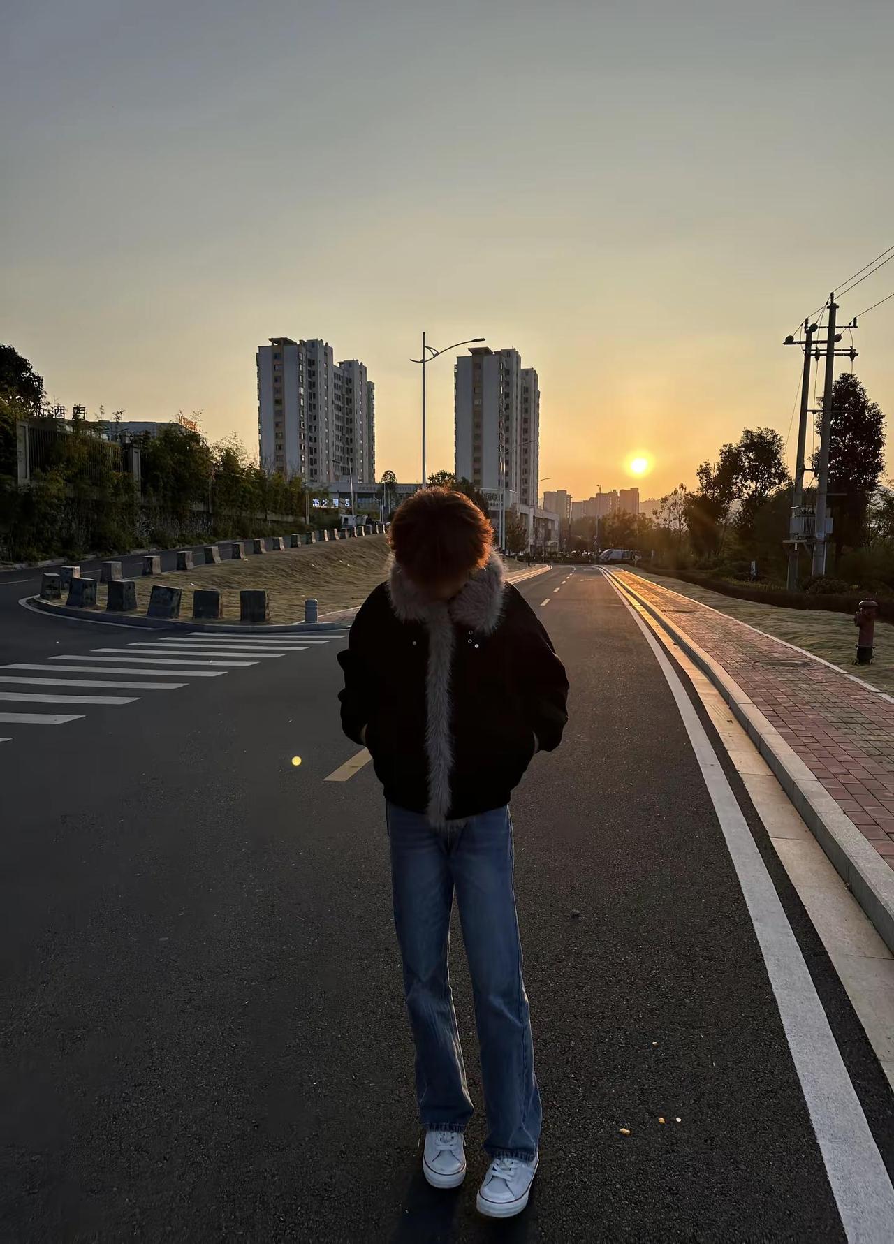 于是我开始反思 我是否真的很糟糕 ootd 击上滑板鞋 BLAEXIT