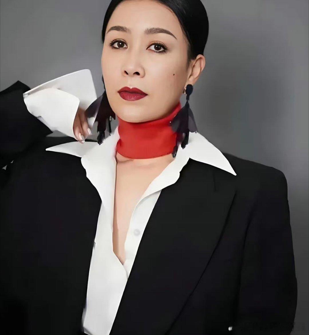 那英去前少说话去后说少了那姐的话就应了五个字：偷偷藏不住！哈哈哈以那姐的性格肯定