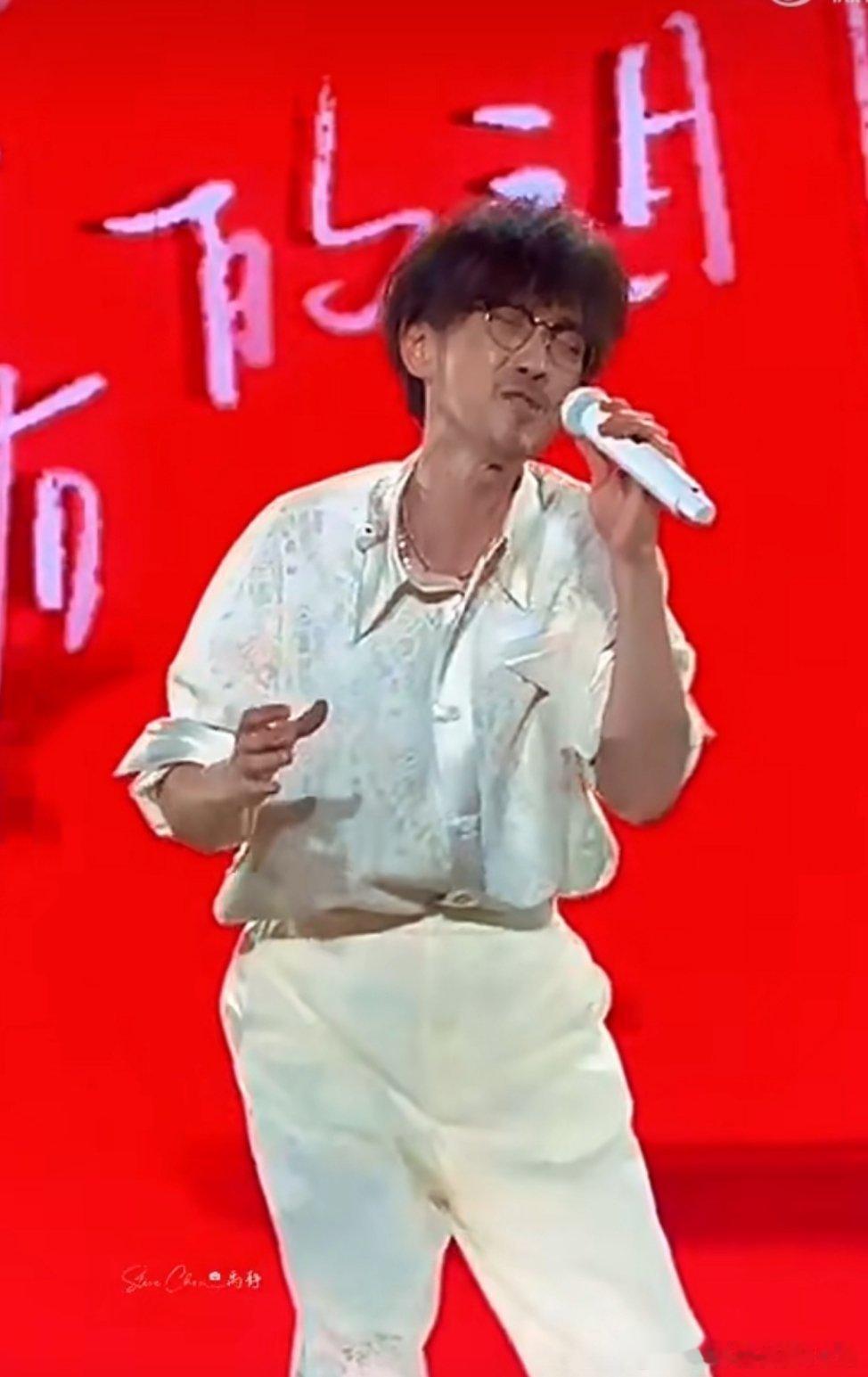 周传雄 再不疯狂我就老了 听到这句话，我热血沸腾！音乐节上小刚老师那么投入，我也