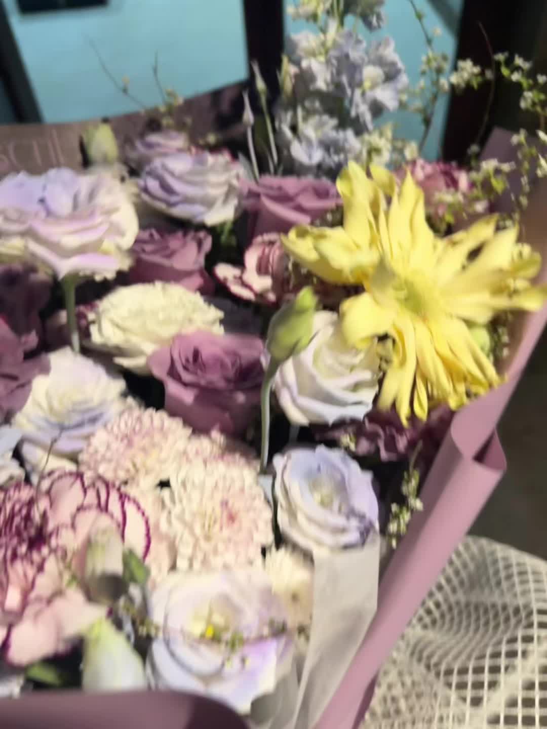 你要爱就要像一个痴情的恋人那样去爱，像一个忘死的梦者那样去爱，视他人之...