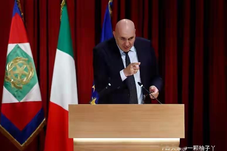 日本防卫大臣小泉进次郎忙得脚不沾地，线上连线意大利国防部长开了30分钟“吐槽会”