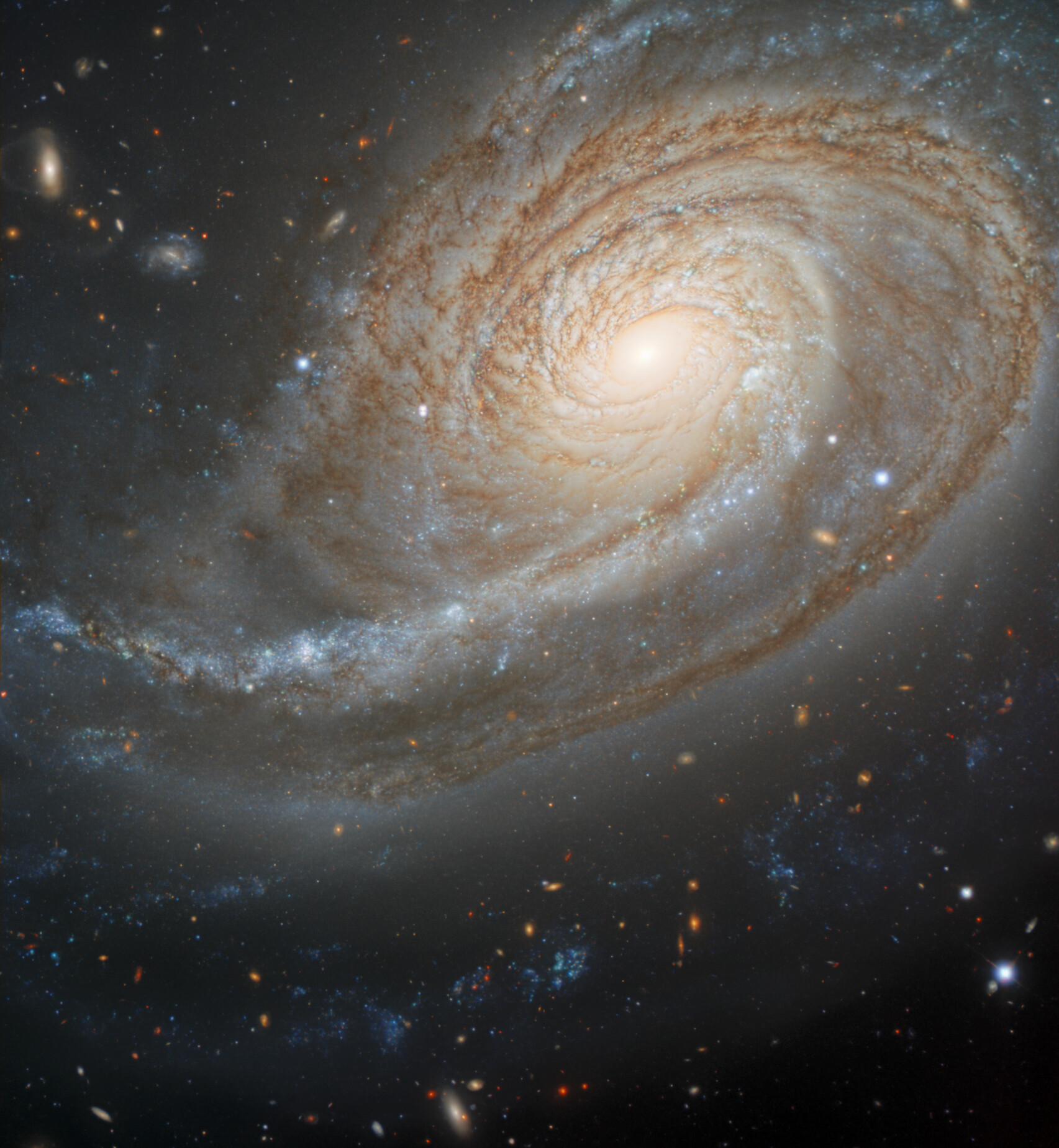NGC 772星系的螺旋臂，由不守規矩的邻居的潮汐相互作用产生 
