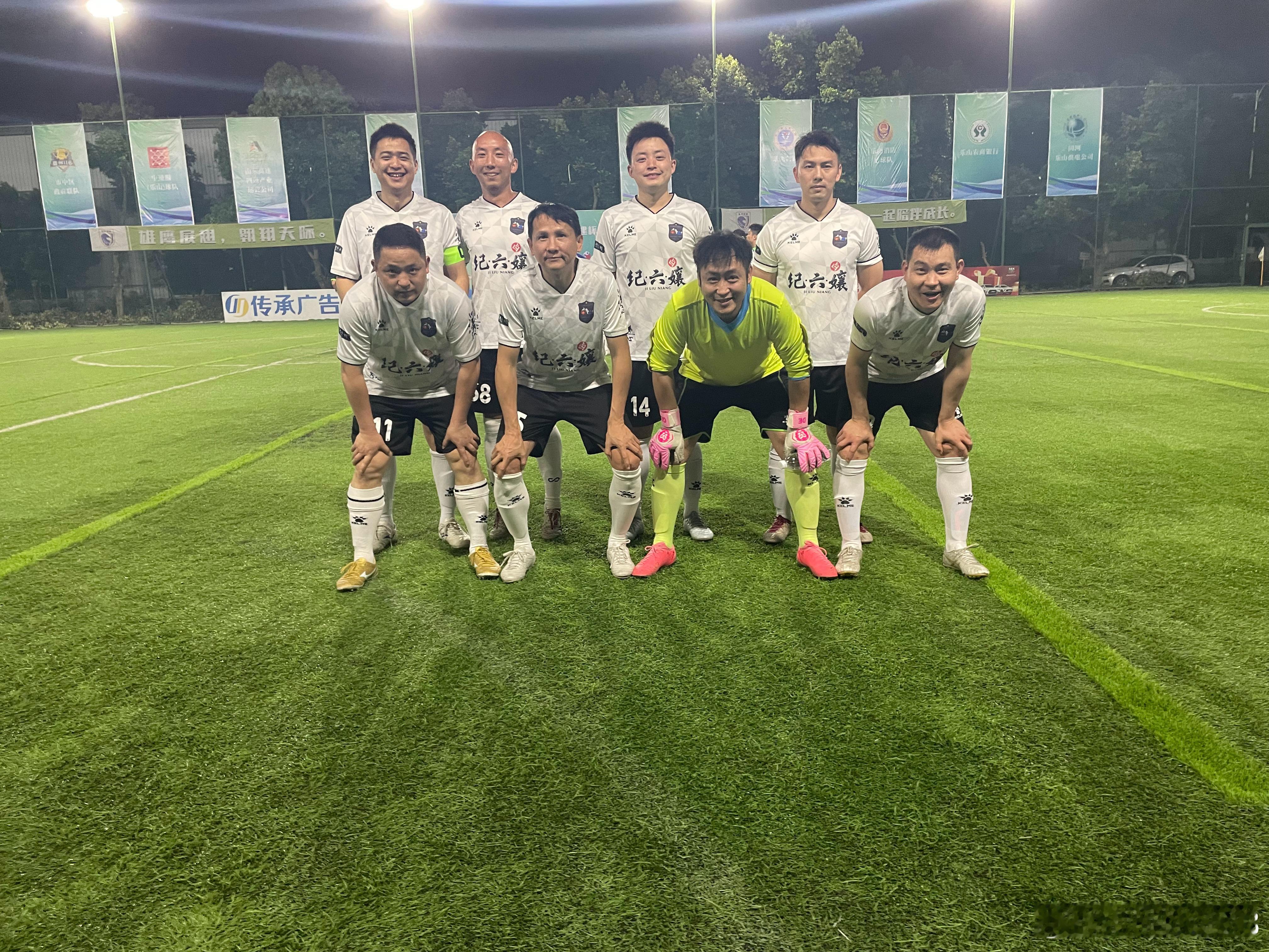 没出门的日子，都在认真踢球 