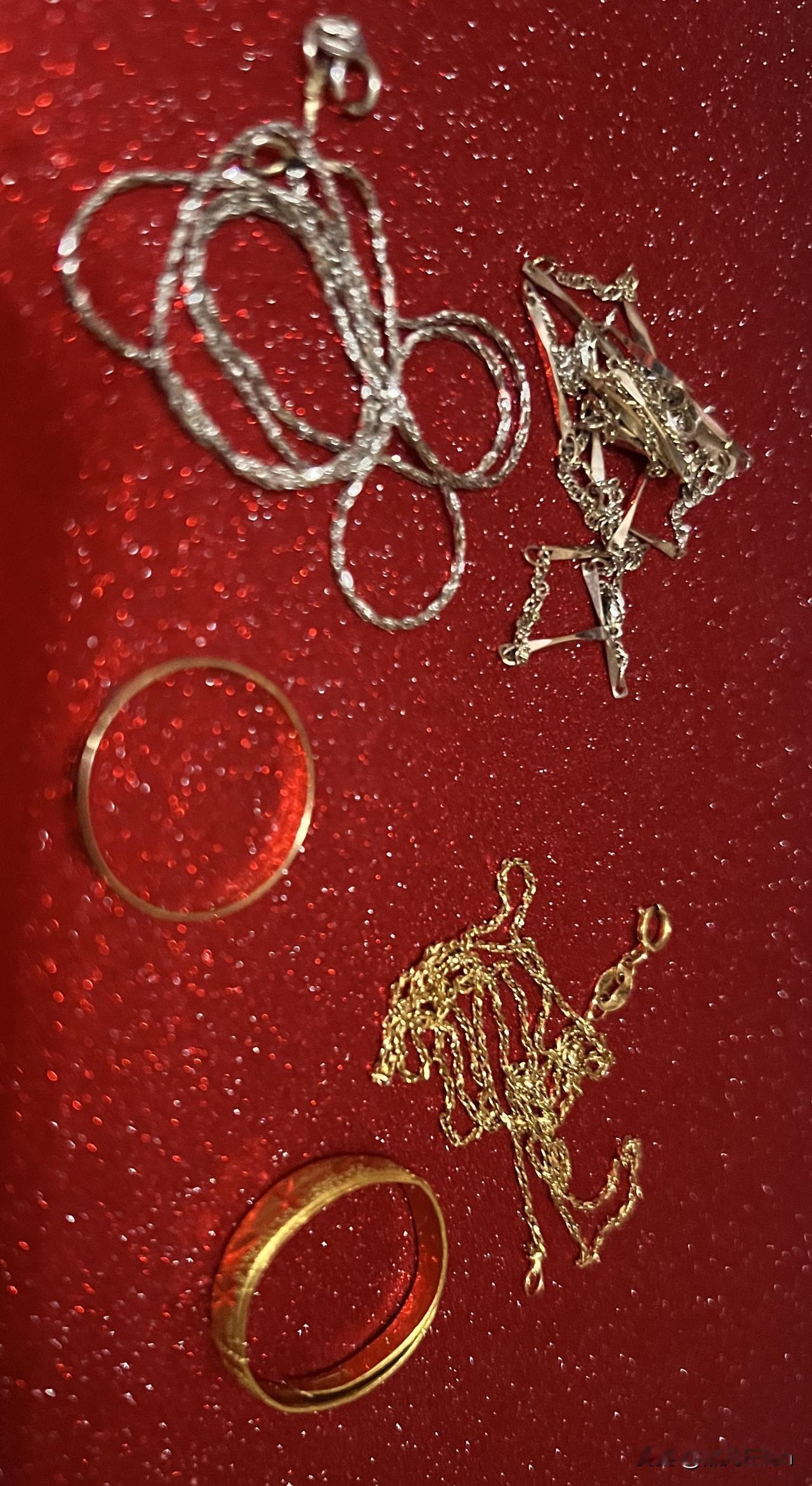真是悔不当初啊！80后最钟情铂金的那个年代，当时闲PT950的贵，买了750的三