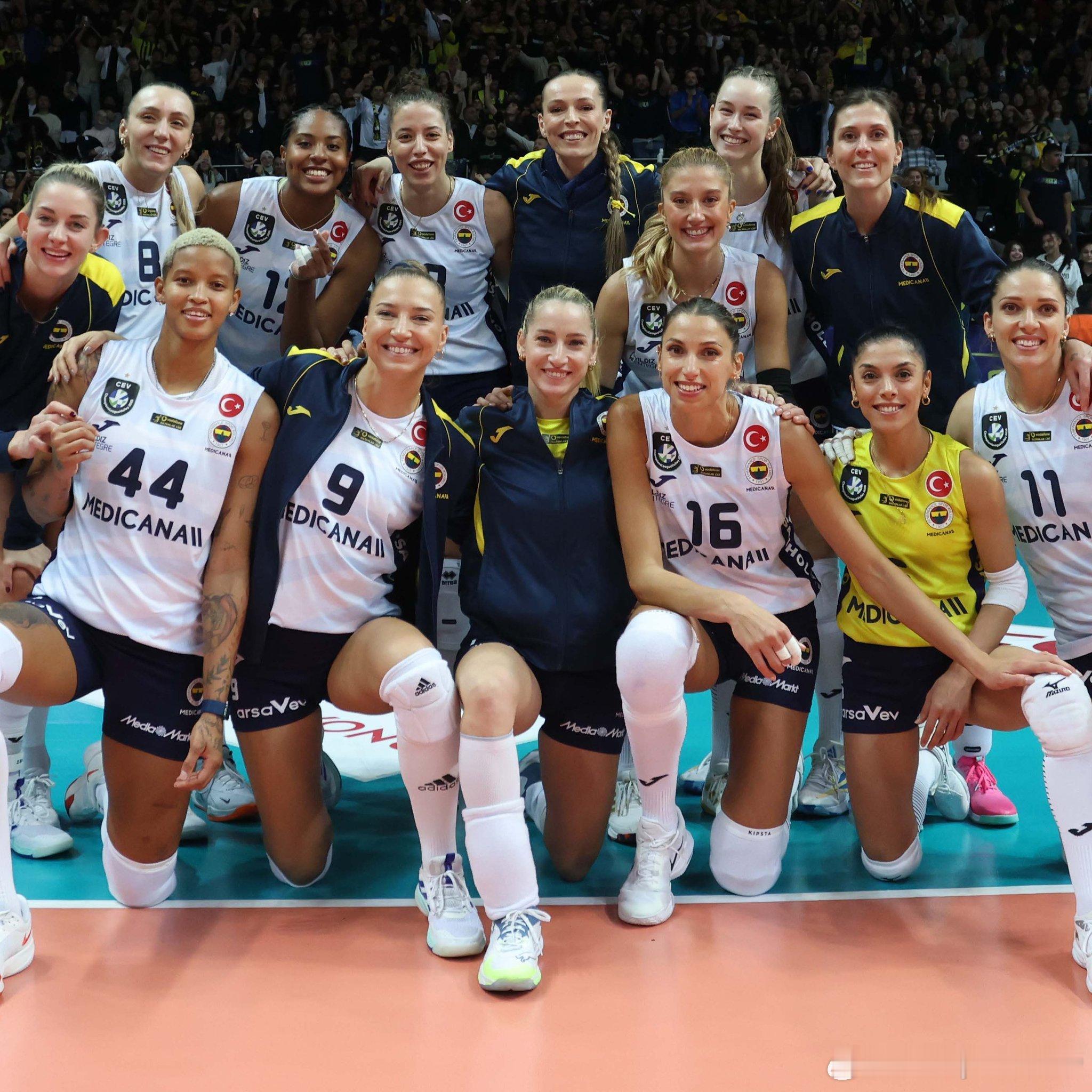 🆕费内巴切以3-0击败贝西克塔斯📌 25-14、25-20、25-13#女排