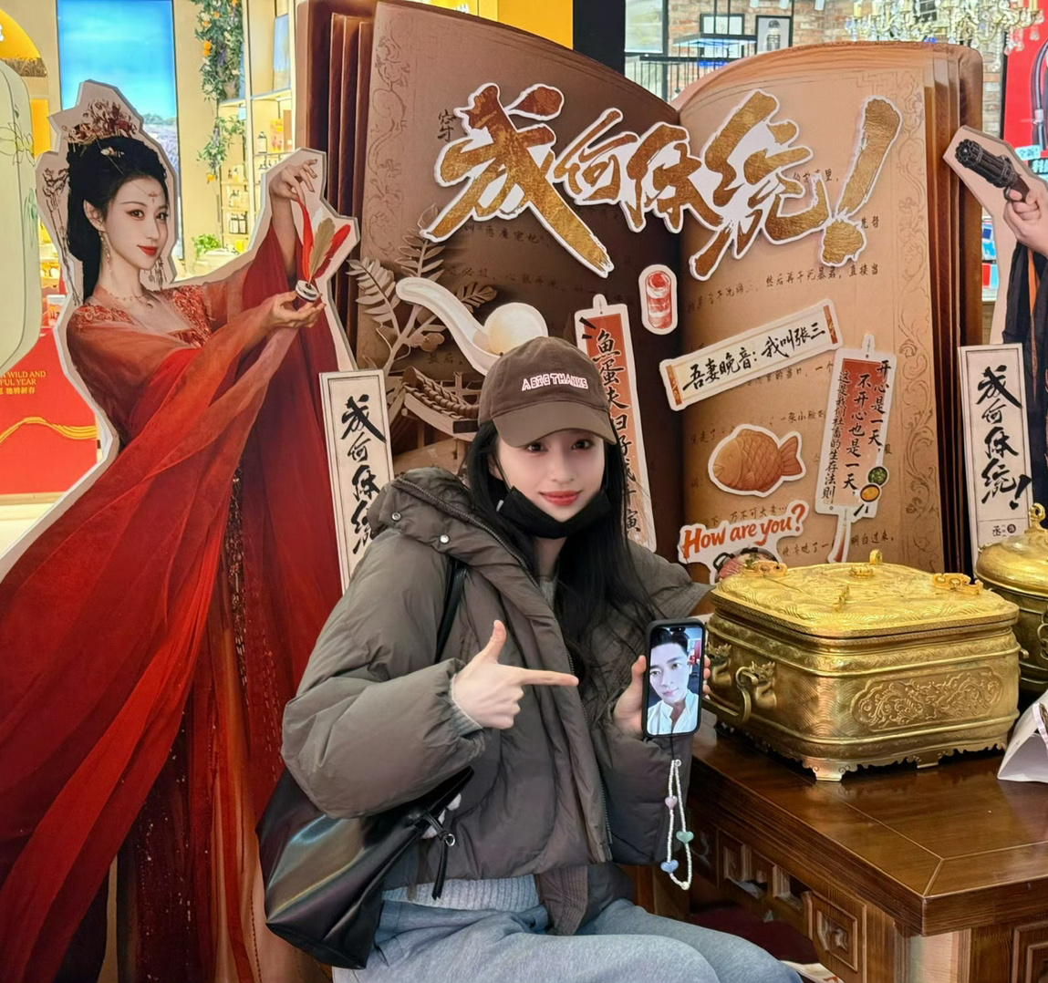 王楚然带丞磊打卡成何体统快闪，这俩人就带彼此打卡吧！