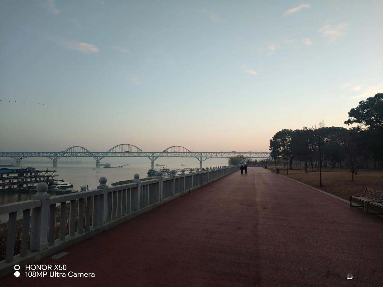 记录我的20262026年1月14日长江岸边晨练赏长江美景