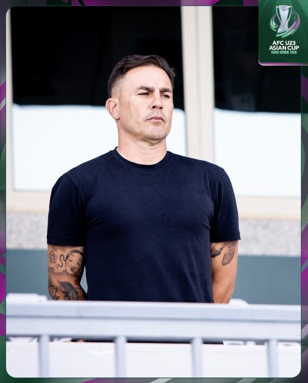 考察年轻球员，乌兹别克斯坦队主帅卡纳瓦罗现场观战U23亚洲杯