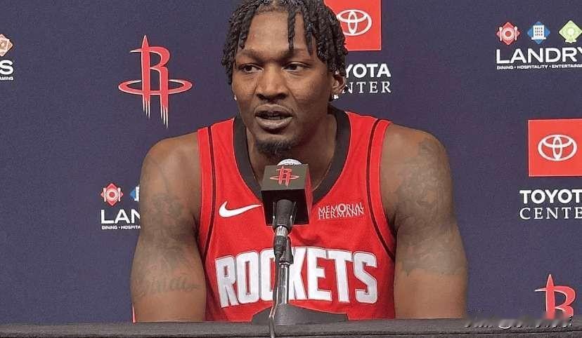 芬尼史密斯复出，火箭的阵容表可以一口气排出至少三套能打的组合。
原文直接告诉你，