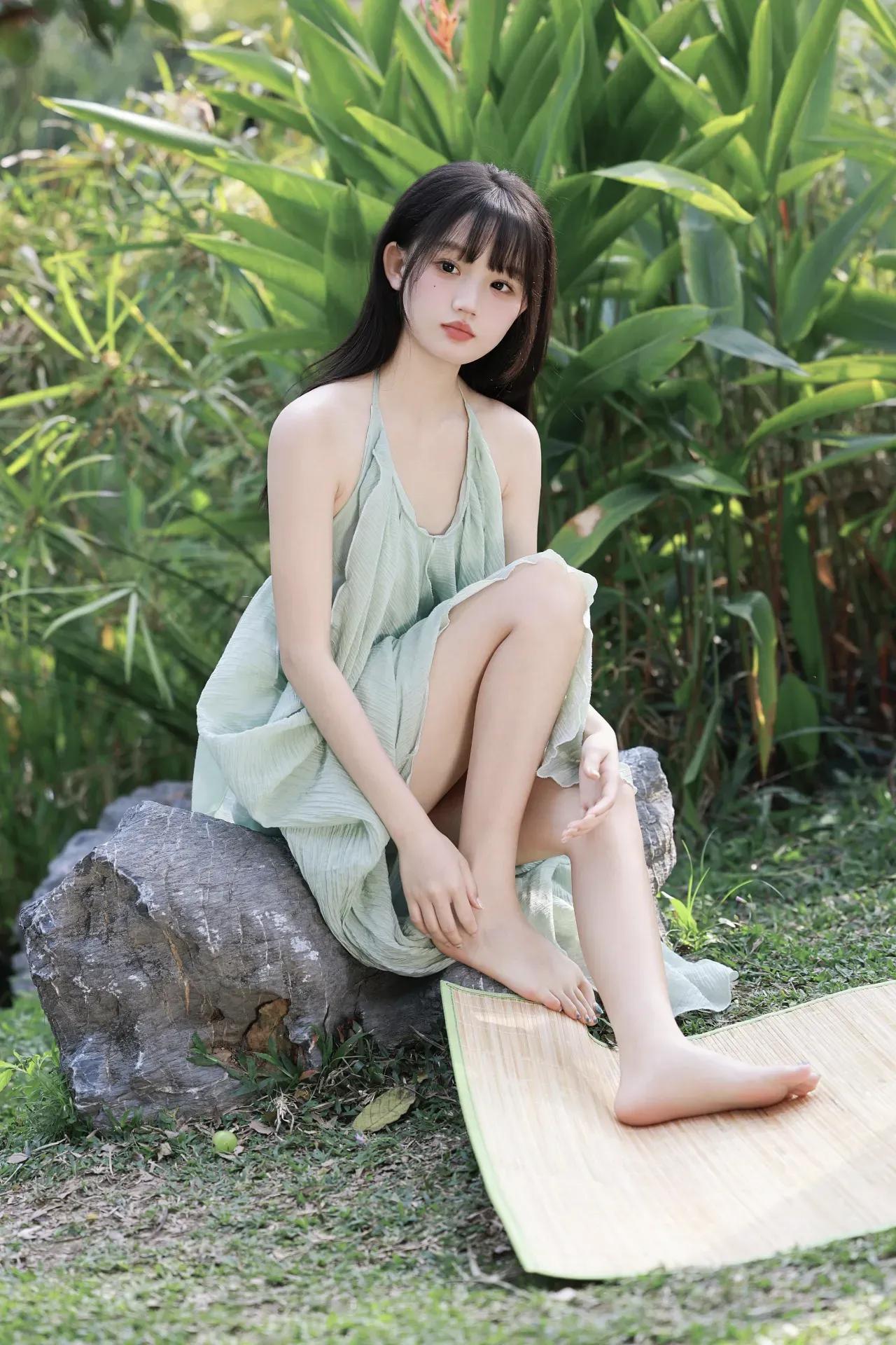 共享美人靓照深秋的绿意美女的美丽瞬间分享 你心中的美女啥模样