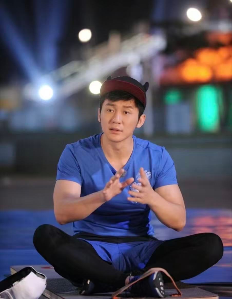 李晨不是老了只是不敢撕了从来不用年龄评判李晨，他只是褪去年少张扬，多了成熟稳重，