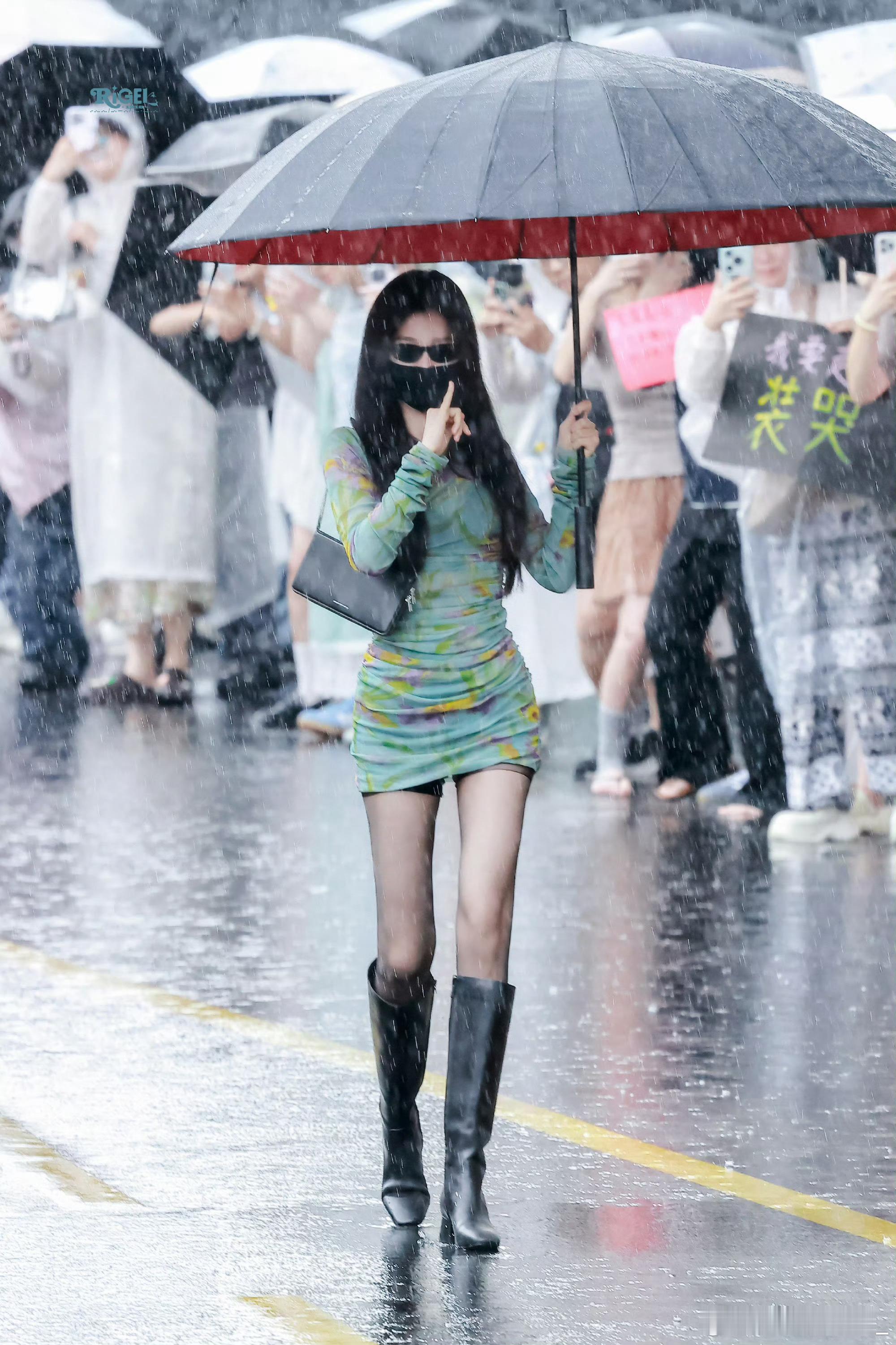 虞书欣黑丝我迟早娶了虞书欣这个女人 