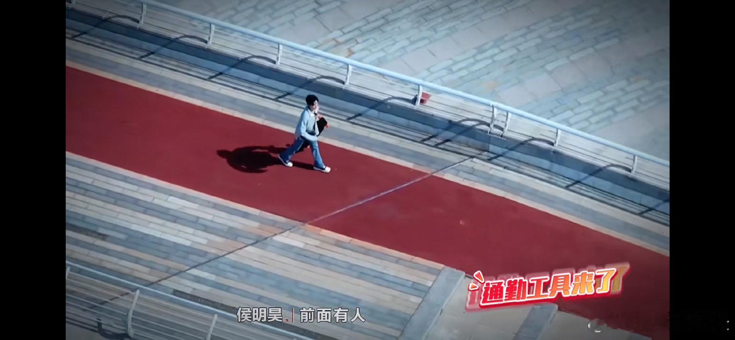 #侯明昊人那么帅做生意就算了#别小看了自己的影响力，帅气如你，走到哪里都是焦点。