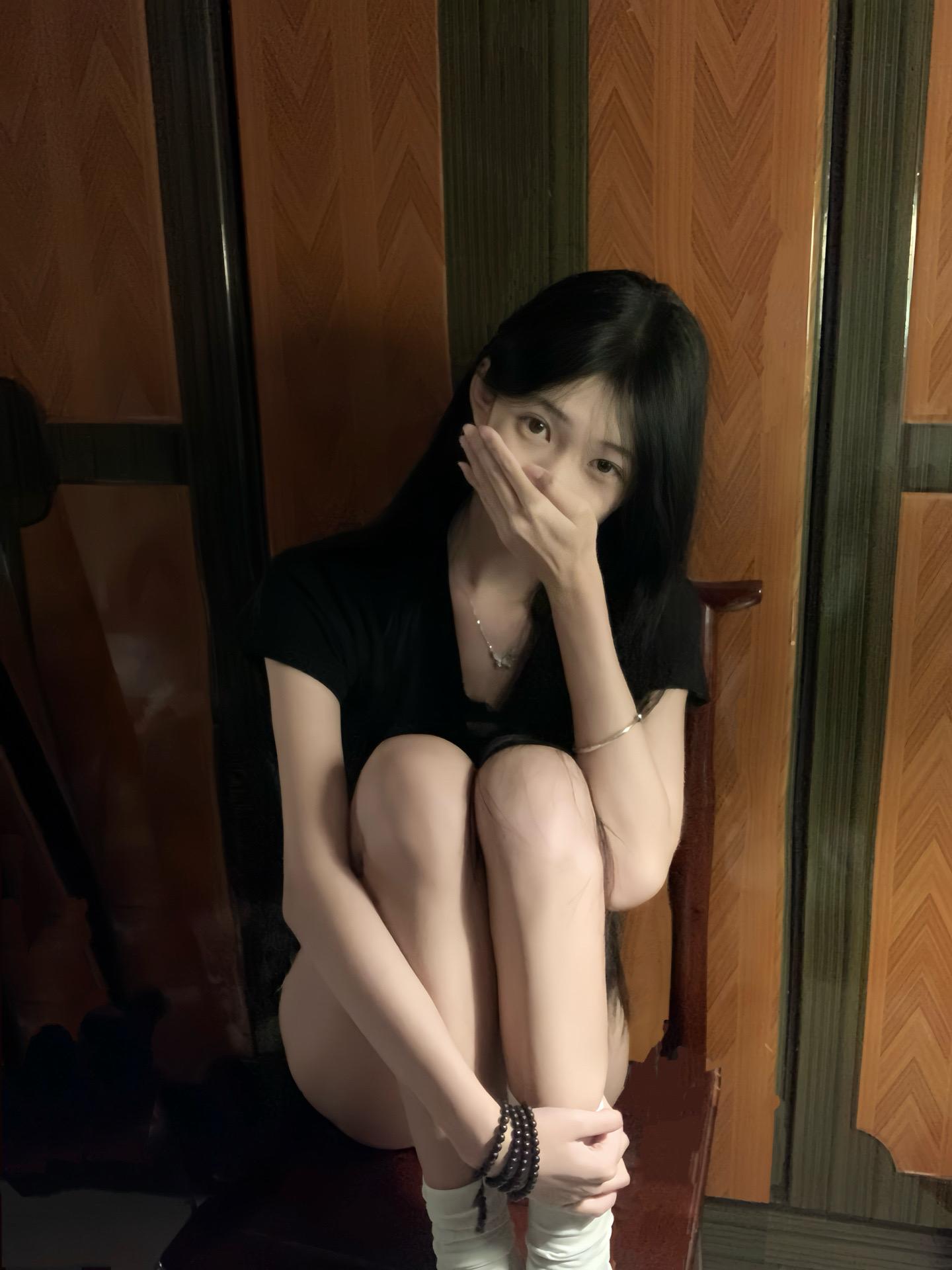 已经习惯阶段性的关系和迟早的离别 但你要是说你想和我纠缠一辈子 我还是会答应你