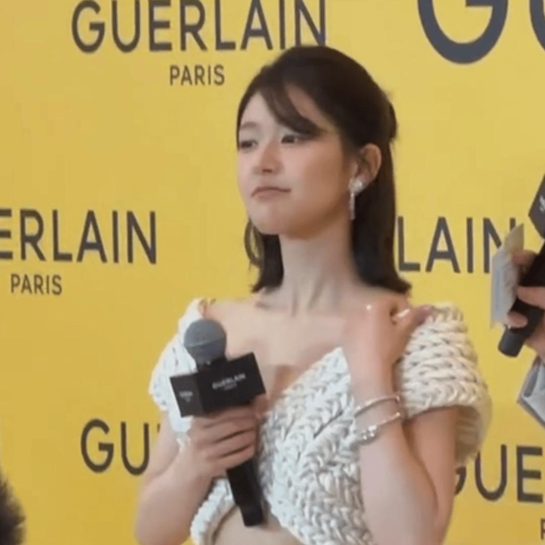 赵露思假装松弛好做作 ​​​