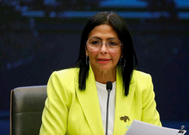 委内瑞拉高级官员称，委内瑞拉政府仍将团结一致地支持马杜罗。美国总统特朗普则对委内