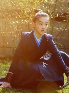 怪不得庆帝这么恨叶轻眉，叶轻眉成就了庆帝，她带了两本武功秘籍，一个是天一道心法，