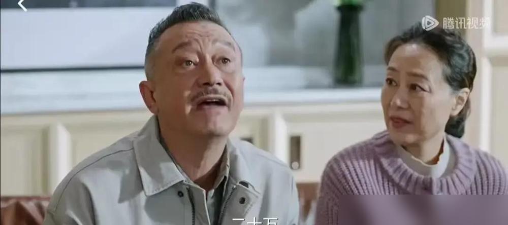 扒了三遍《蜜语纪》，我才看懂，真正的赢家，竟是那个偷食材的妈焦秀梅。
你以为她