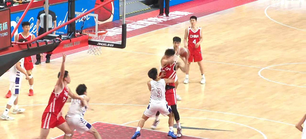 9月3日，北京未来杯小组赛中国德比。U18国青开局被动，下半场完成翻盘，击败耐高