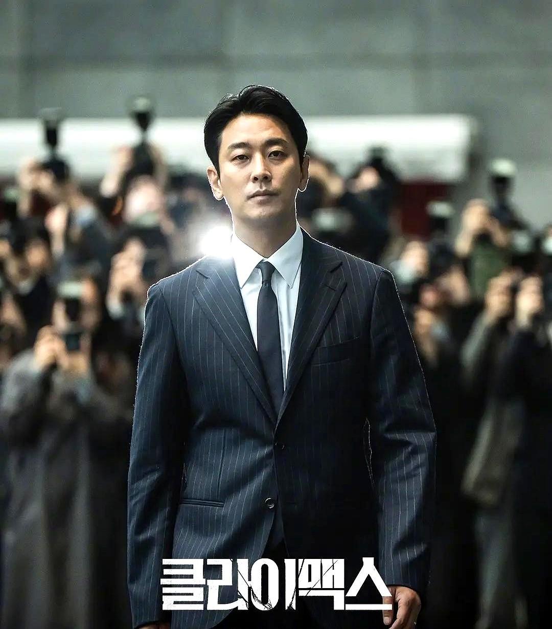 真正的表演，从来不是演出来的。

刘亚仁拍《思悼》，磕头戏直接拿脑袋撞地，当场见