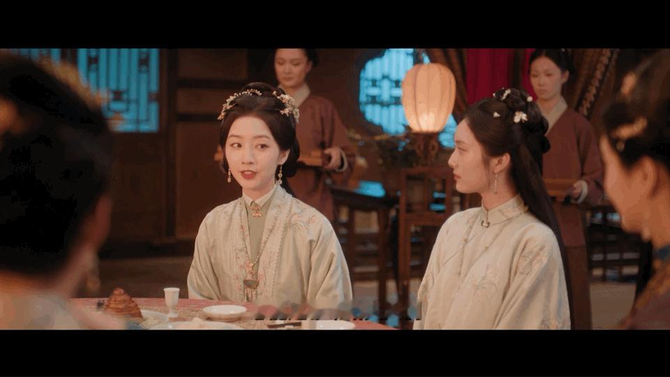 花开锦绣送礼幻视三十而已 现代太太圈的社交法则放到古代世家依旧适用，最贵的礼物永