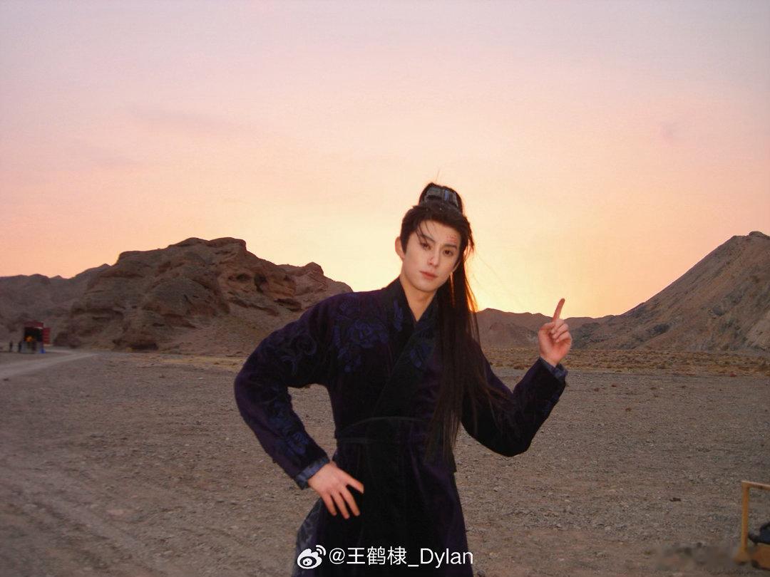 王鹤棣古人两天调休 从古言世界抽身两日，古人谢景行来现代度假了，看他在vlog里