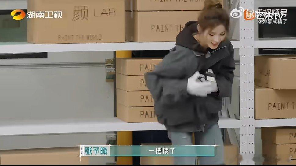 张予曦毕雯珺总算说上话了终于等到同框互动！张予曦和毕雯珺自然搭话，简单交流都好甜