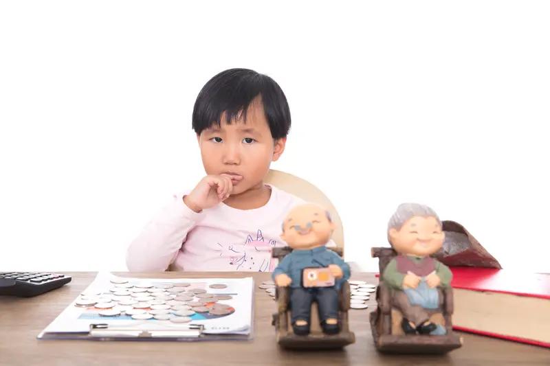 我生了两个女儿，也常被问女儿会不会给我养老。以前觉得生女儿省心，不用准备房车彩礼