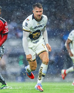 35岁的阿隆·拉姆塞宣布退役。在他的职业生涯中，他赢得了九个冠军头衔，并效力过七