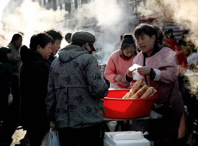 上联:深海浅海海连海，诚邀下联？早市夜市市连市