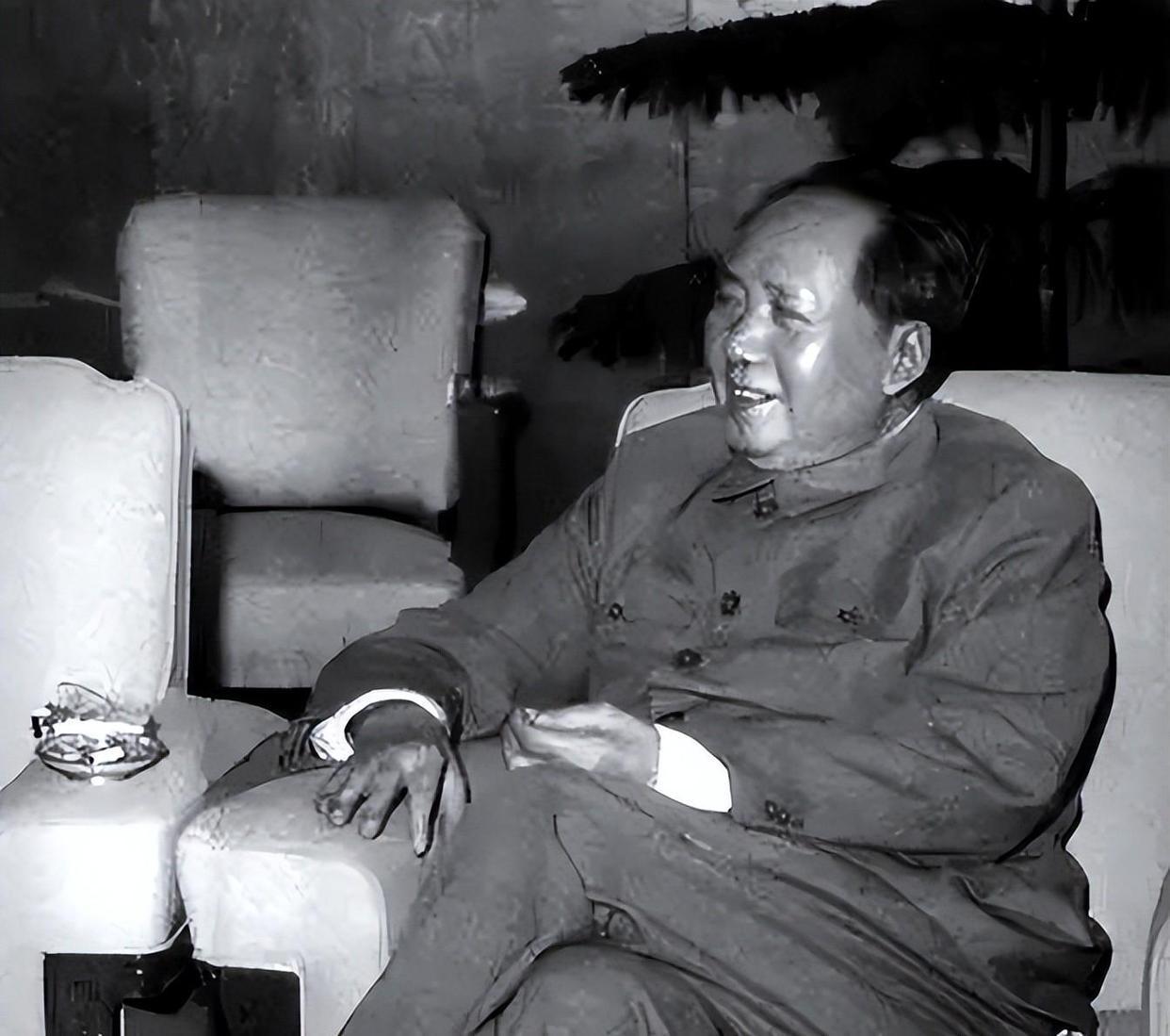 毛主席这句狠话，现在听着都后背发凉：谁敢把主仆关系搞颠倒，就等着被赶去小岛！
