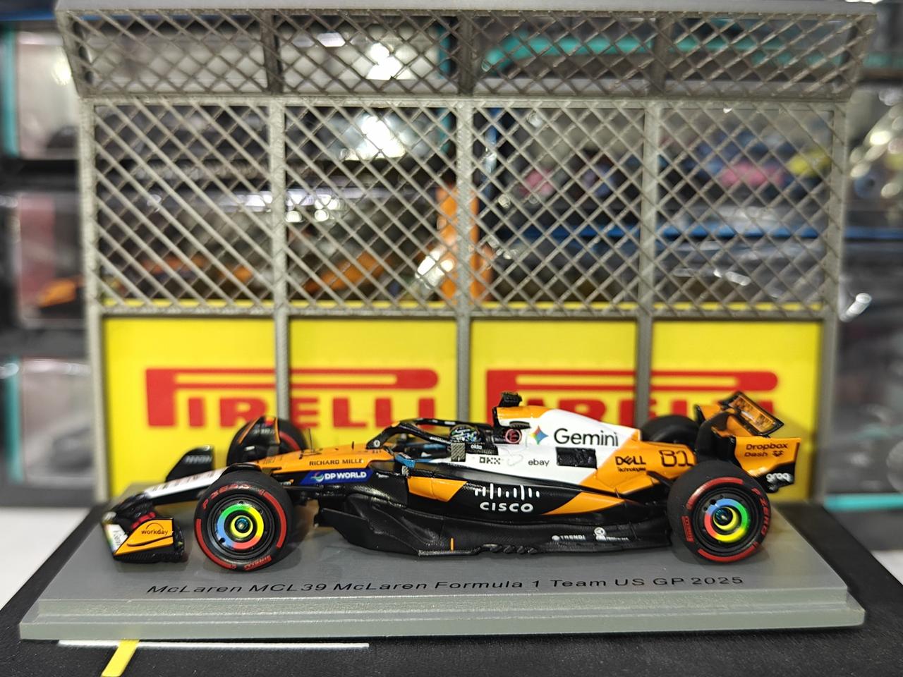 spark1/43比例 皮亚斯特里闪光小头盔 迈凯伦MCL39 F12025美国
