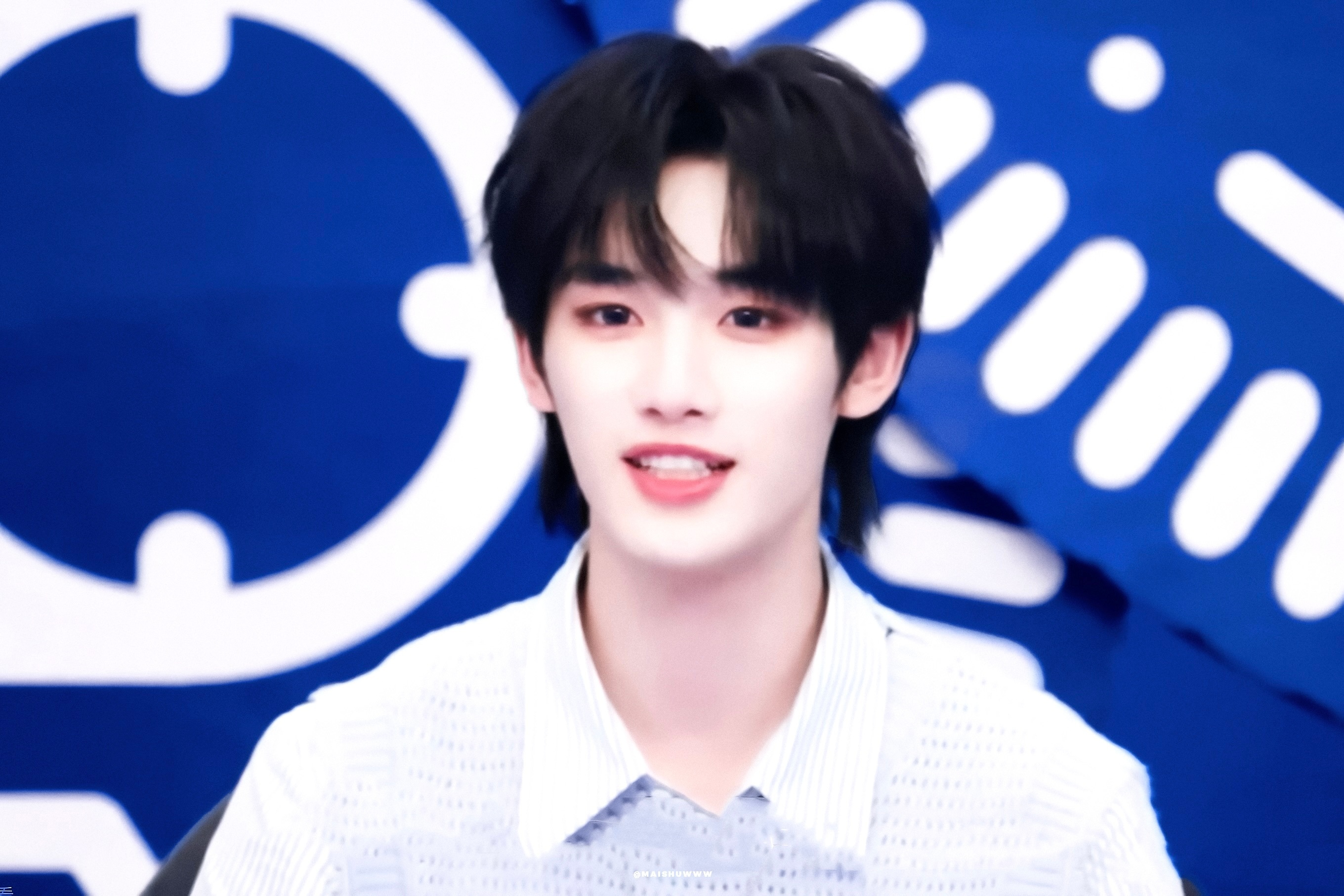 丁程鑫[超话] 🖇💛丨你眼中的点点星光是我将一生奔赴的星辰。 ​​​