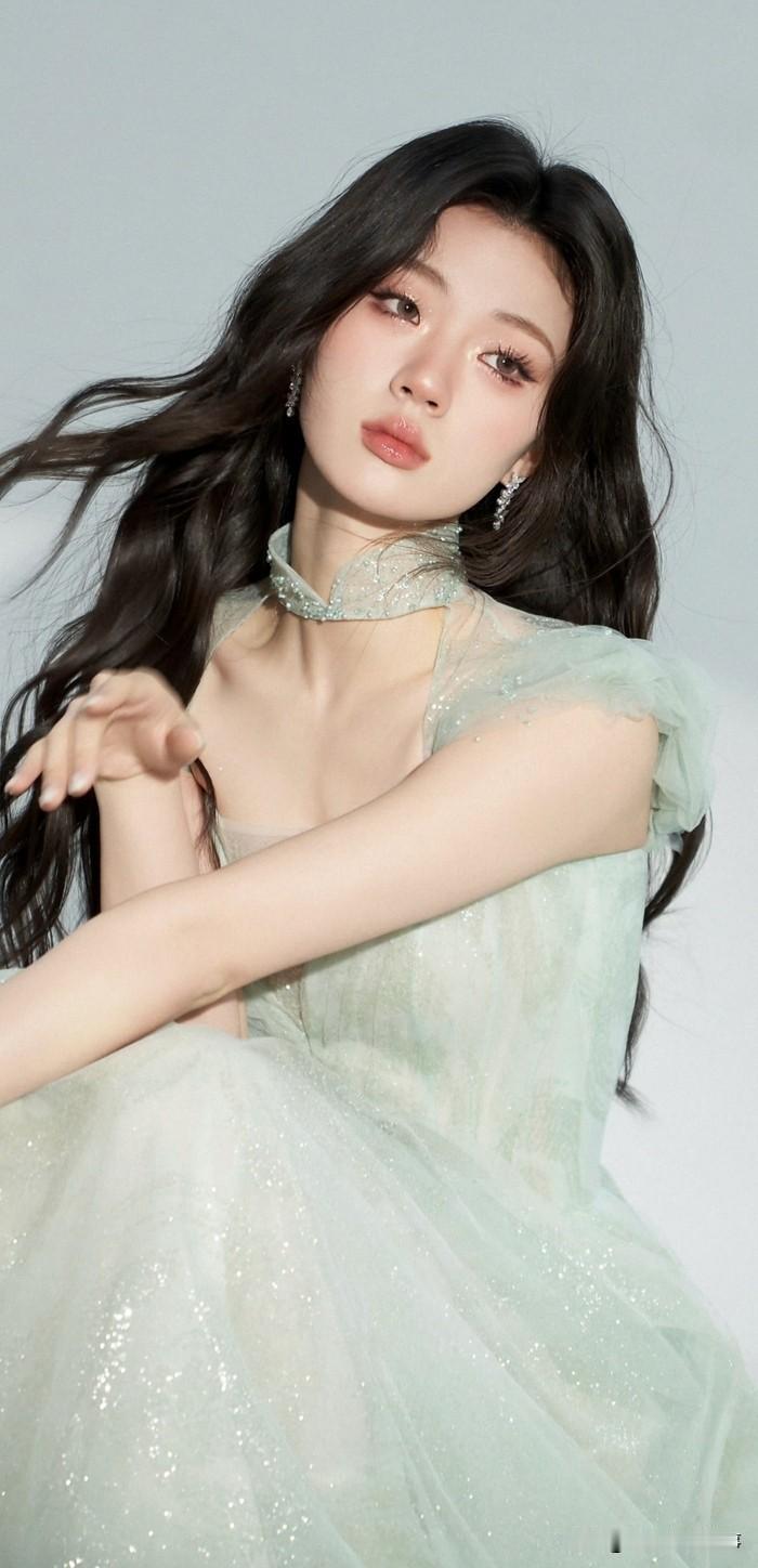 单依纯淡蓝纱裙唯美写真