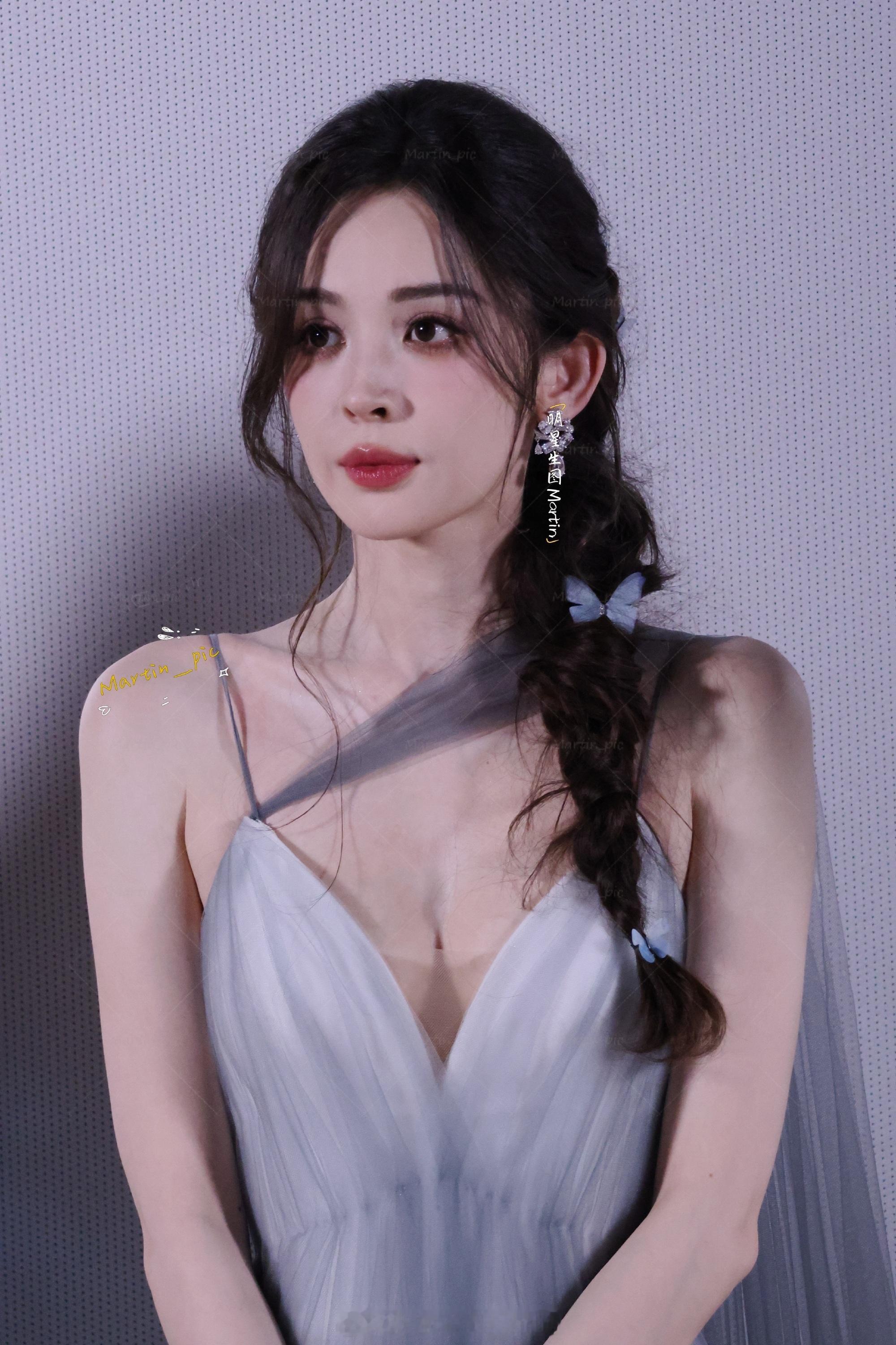 娜扎跳舞肩带断了好美 