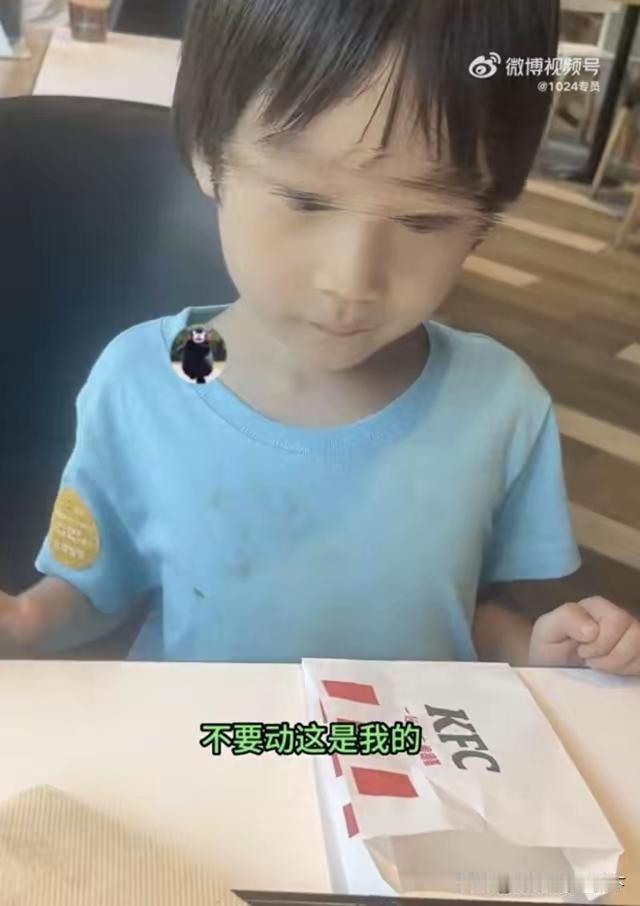 啥家长教出啥孩子，水果店里一场由榴莲引发的闹剧，扯下了多少家庭教养的遮羞布？
 