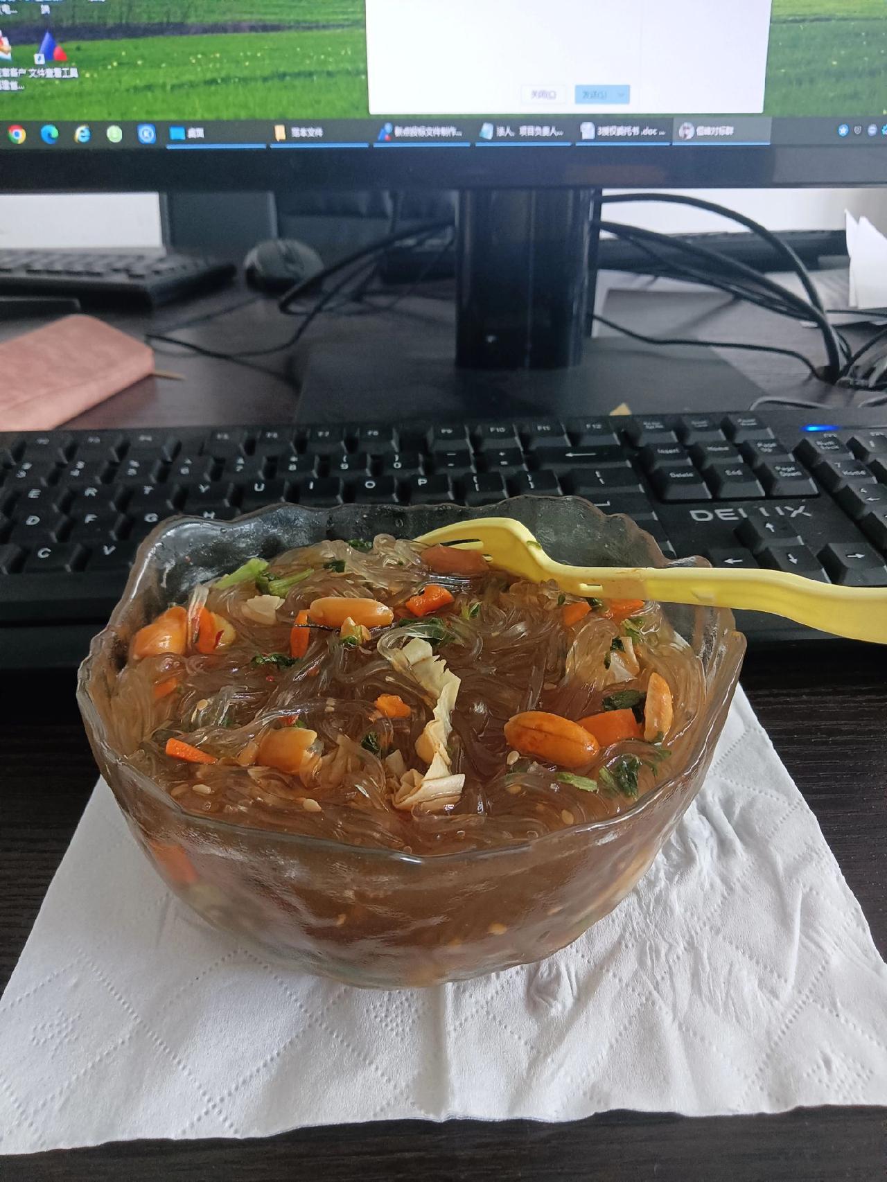 天天晚上都饿得我想吃海鲜烧烤P酒配串。