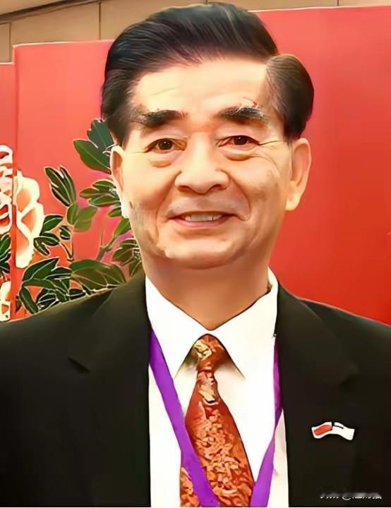 你敢信吗？一个被美国安插在中国潜伏了多年的间谍头子，居然是个天天笑眯眯、热心肠到
