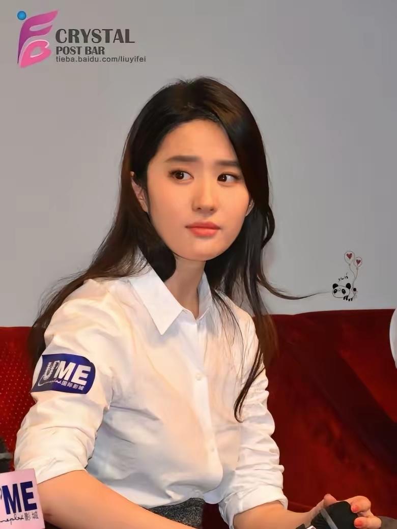 年轻时候的刘亦菲气质真好，五官端正