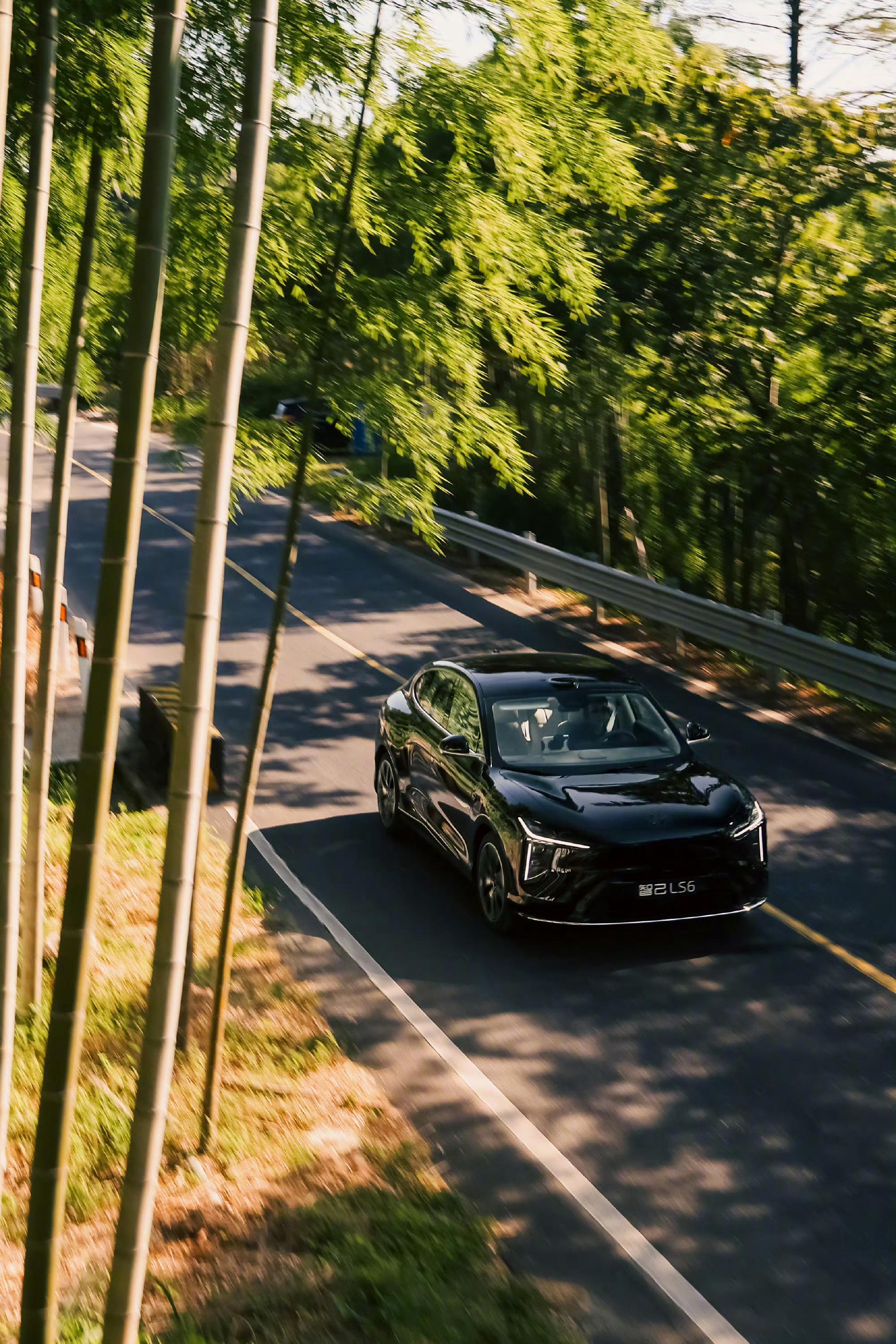 买增程先看智己大v聊车 今天，新一代智己LS6开放了动态试驾内容，亮点就在于它的