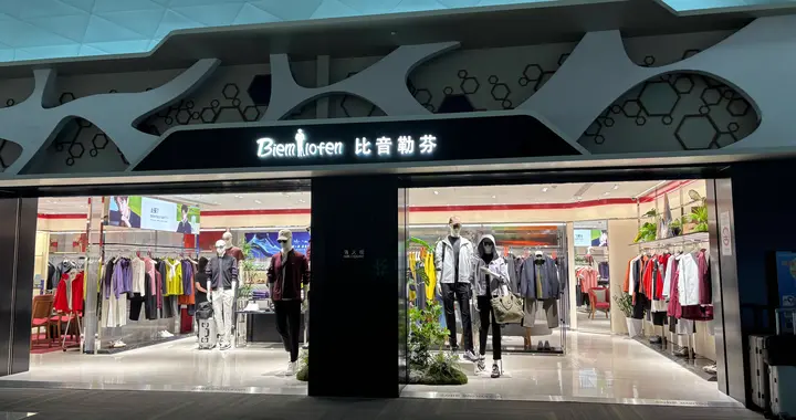 半年净赚4.91亿元，“衣中茅台”悄然变成年轻人的户外新贵