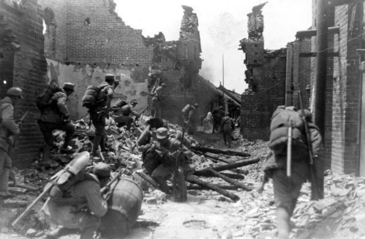 飞扬军事 1938年4月7日，台儿庄战役胜利结束！ 