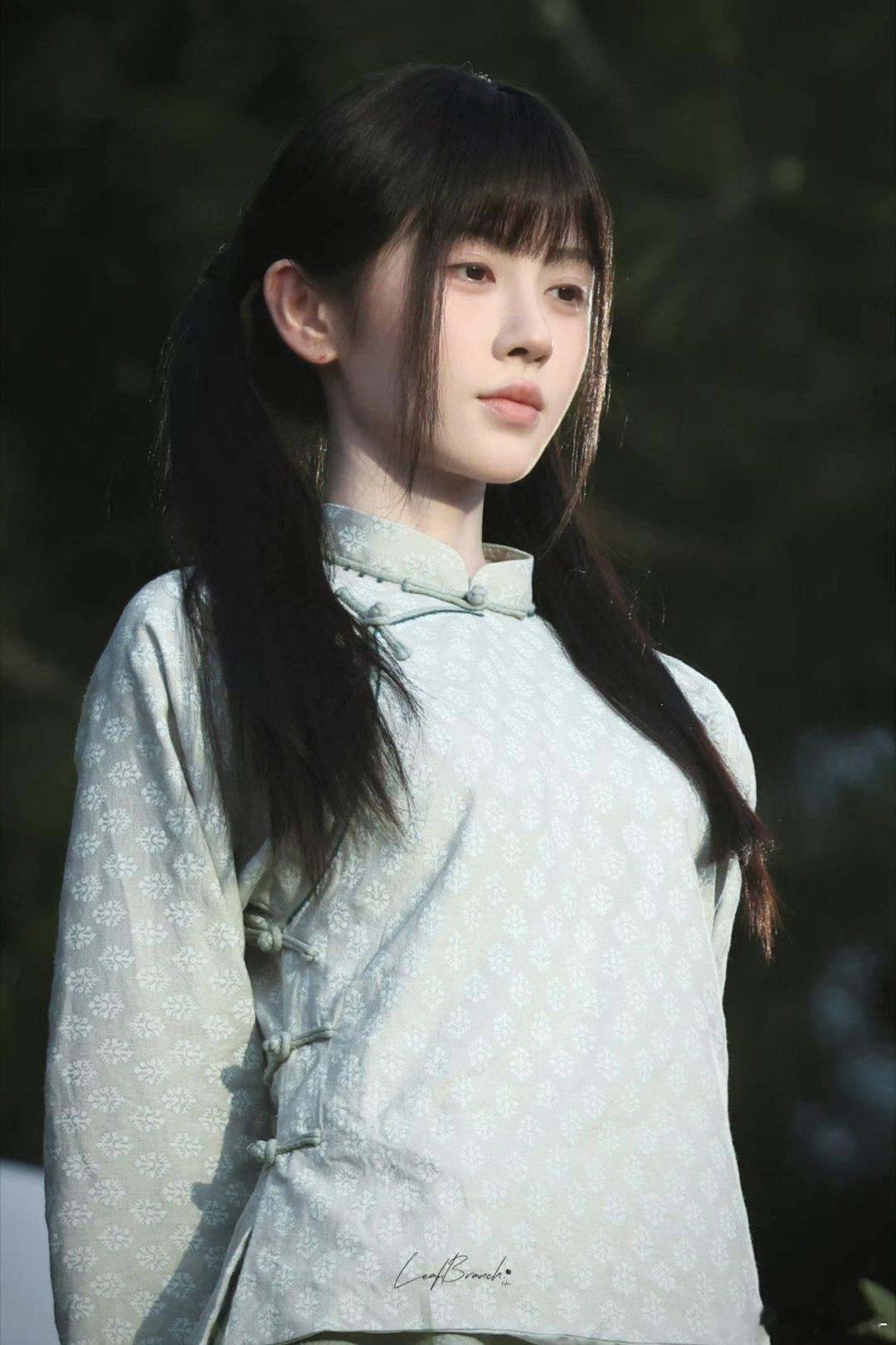 鞠婧祎 jjy鞠婧祎阿黛jjy鞠婧祎来战“皎皎明月照大地 朵朵玫瑰赠予你” 