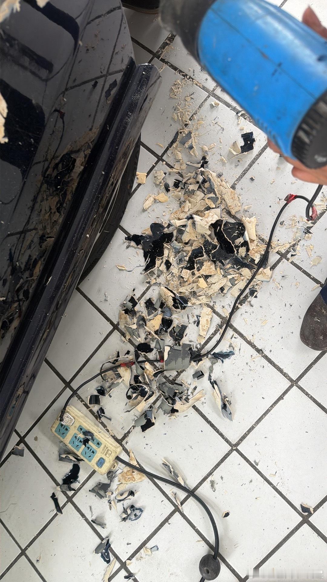 欢迎到厂 铲了从新来越来越多的车主明白便宜没好货和美好的工艺板金喷漆